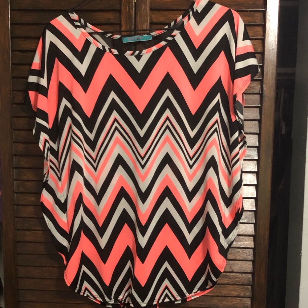 Dramatic pattern lace back blouse